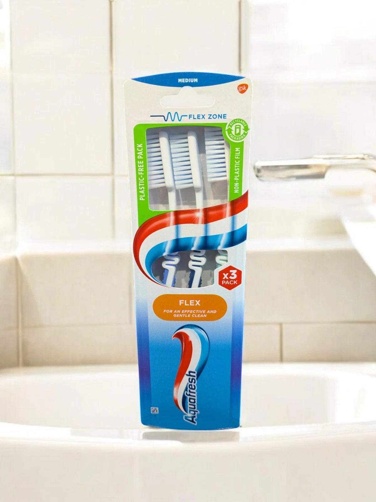 Aquafresh Flex Toothbrush, Medium, Pack of 3